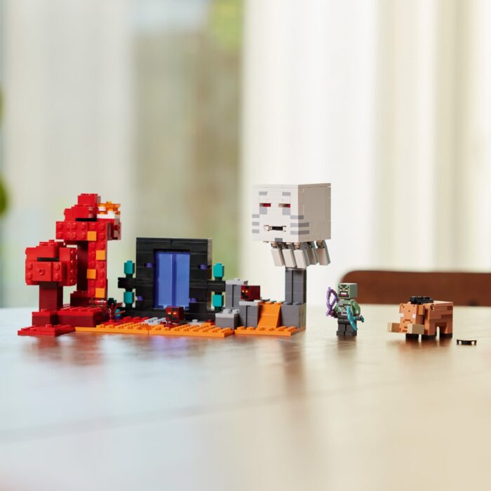 LEGO Minecraft - The Nether Portal Ambush - Image 4