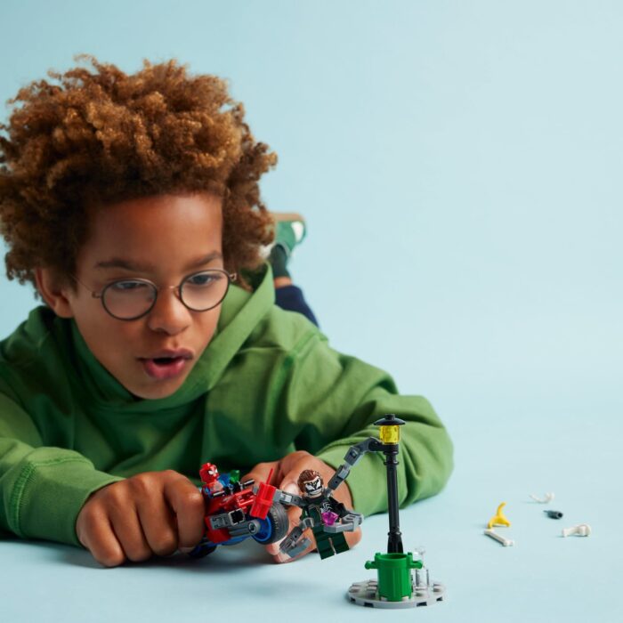 LEGO Marvel Motorcycle Chase: Spider-Man vs. Doc Ock - Image 3