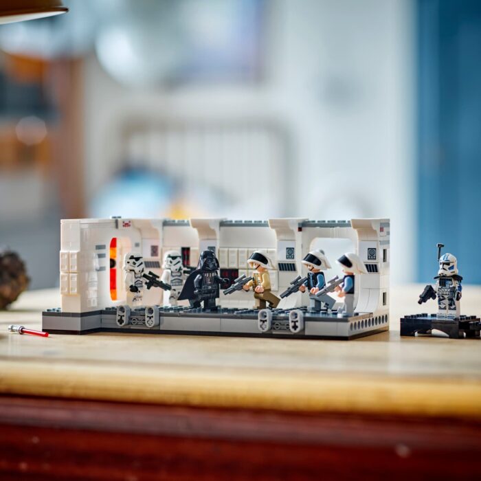 LEGO Star Wars Boarding The Tantive IV - Image 5
