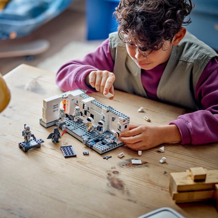 LEGO Star Wars Boarding The Tantive IV - Image 4