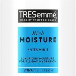 TRESemmé Moisture Rich Conditioner with vitamin E for dry, damaged hair 900 ml