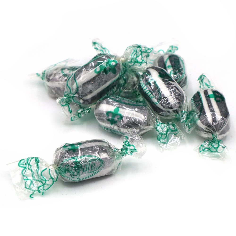 301305_a24.jpg Royale Sugar Free Black & White Humbugs 3kg - Image 1