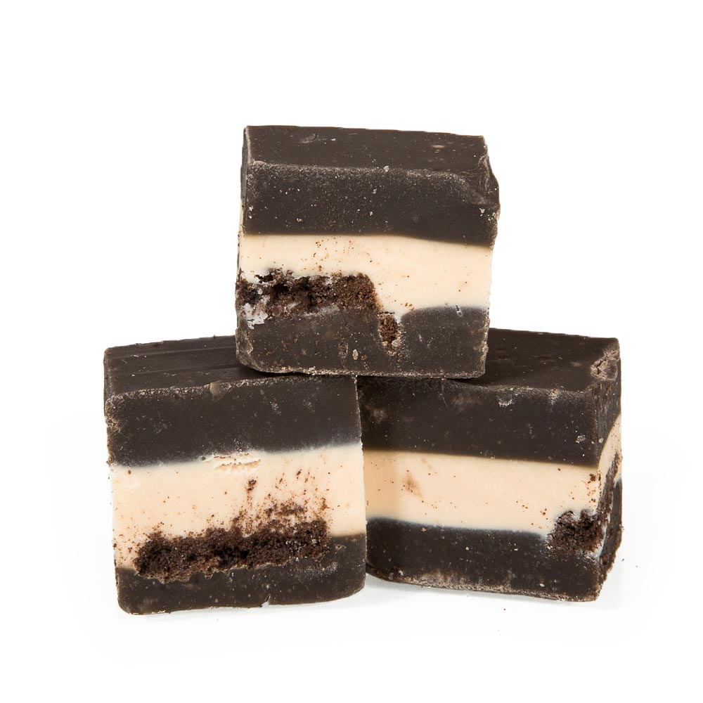 63536_a.jpg The Fudge Factory Cookies & Cream Oreo Fudge 2kg - Image 1